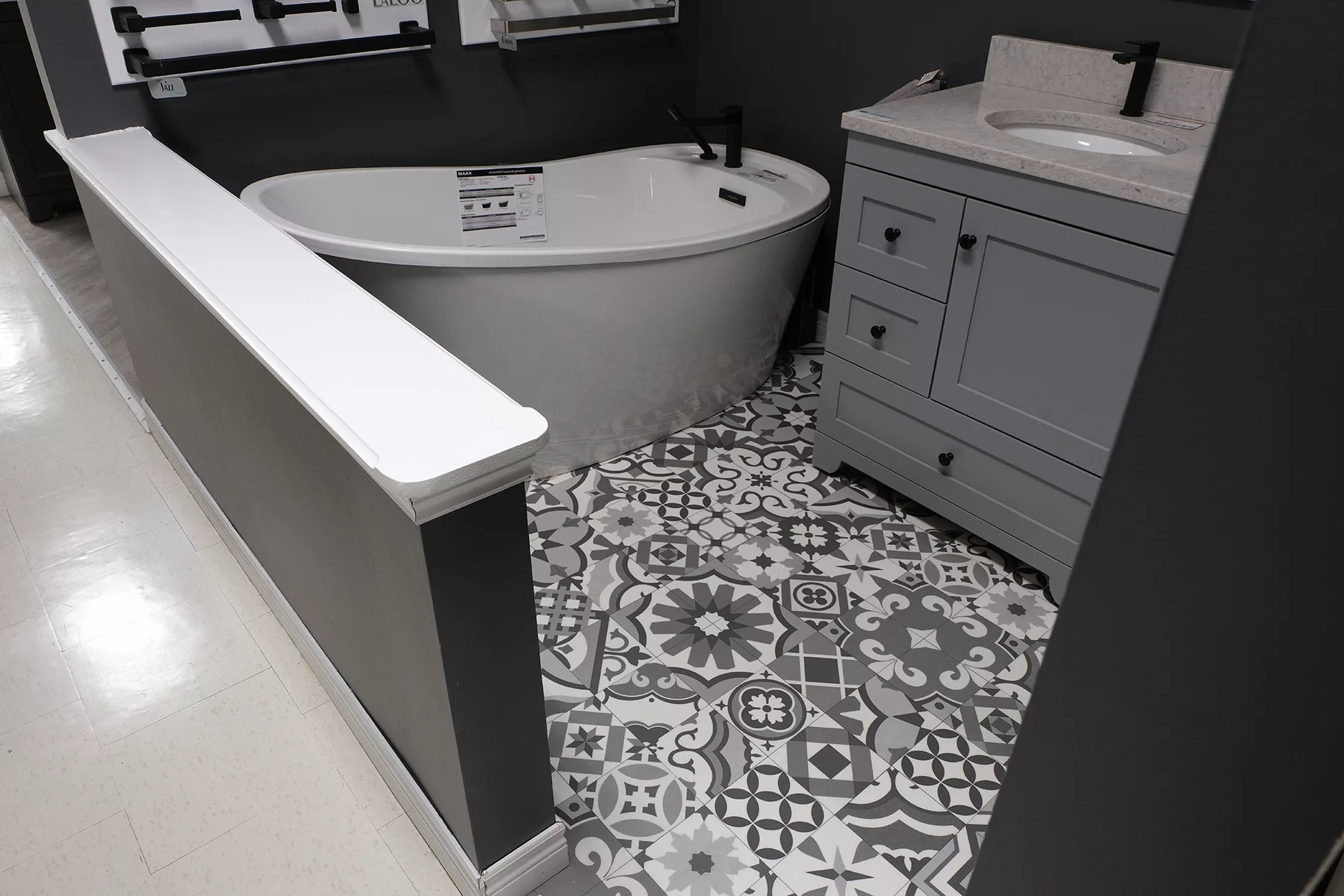 SHOWROOM-83 SHOWROOM-83